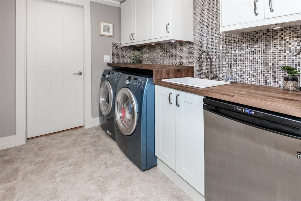 Living Room Photo of 116 32880 Bevan Way, Abbotsford, BC