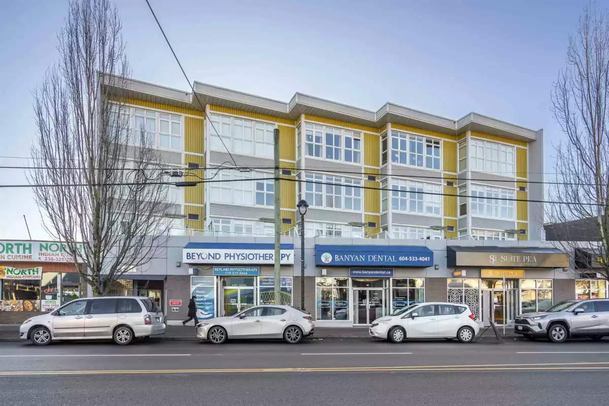 Living Room Photo of 409 20238 Fraser Highway, Langley, BC