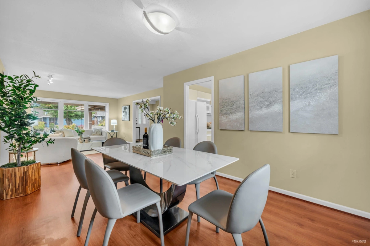 Breakfast Nook Photo of 1830 Walnut Crescent, Coquitlam, BC
