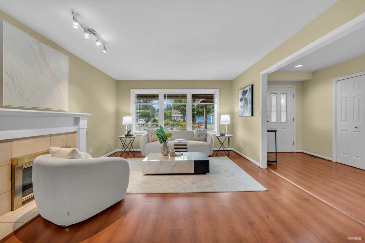 Dining Area Photo of 1830 Walnut Crescent, Coquitlam, BC