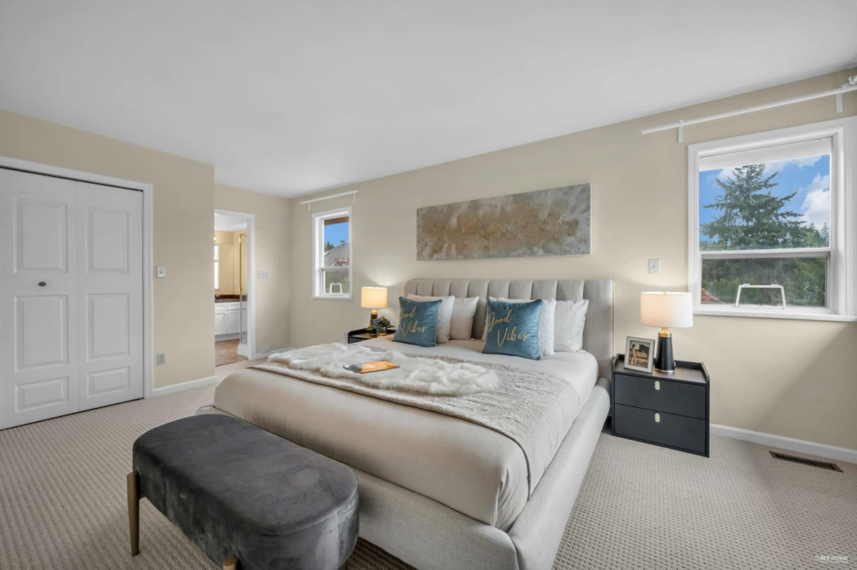 Entry Foyer Photo of 1830 Walnut Crescent, Coquitlam, BC