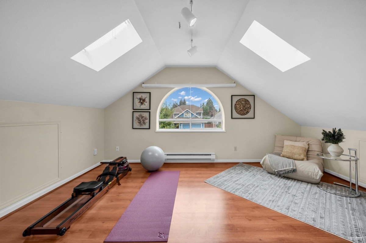 Front Yard Photo of 1830 Walnut Crescent, Coquitlam, BC