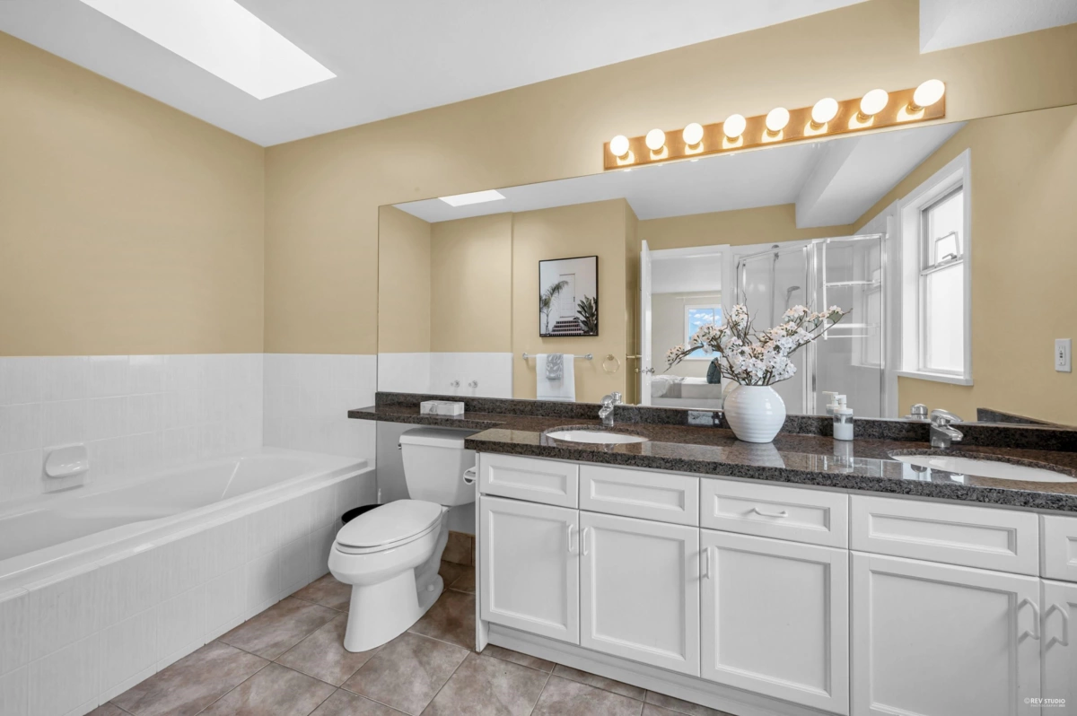 Hallway Photo of 1830 Walnut Crescent, Coquitlam, BC