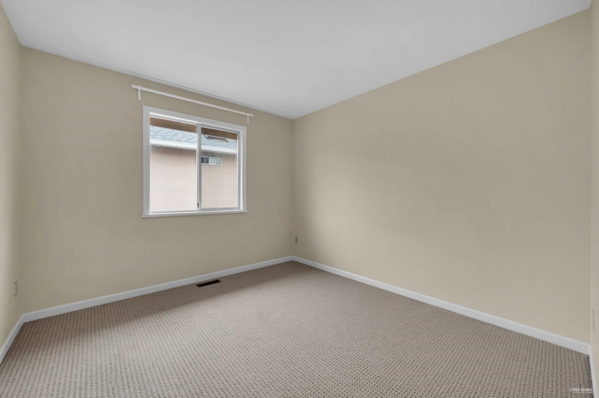 Staircase Photo of 1830 Walnut Crescent, Coquitlam, BC