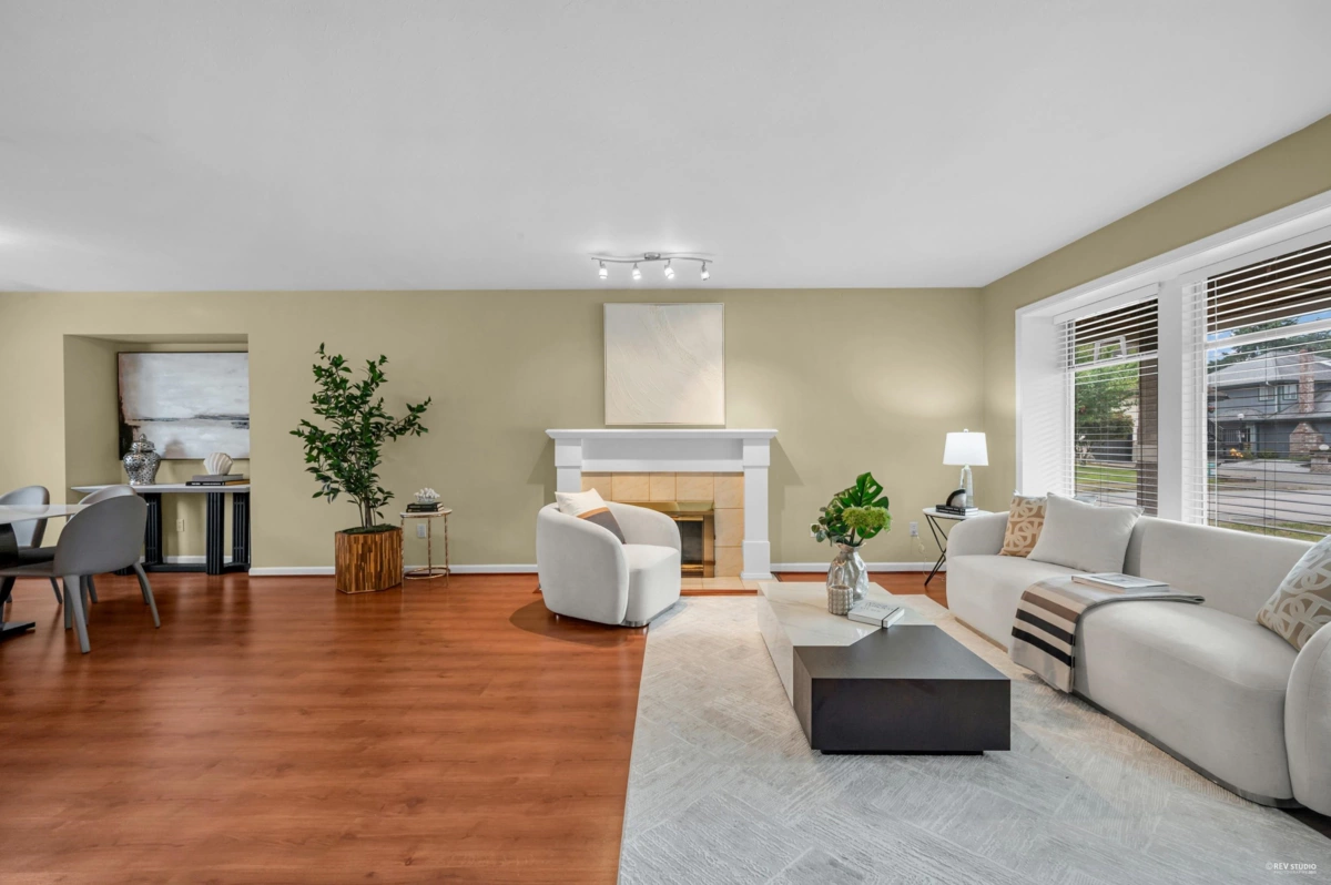 Swimming Pool Photo of 1830 Walnut Crescent, Coquitlam, BC