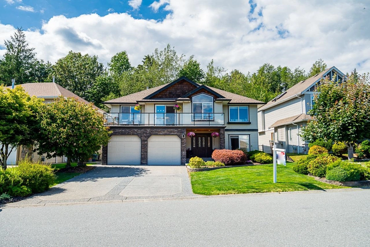 Exterior Front Photo of 33527 12th Avenue, Mission, BC