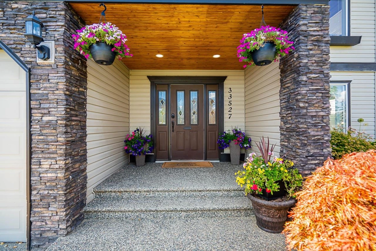 Living Room Photo of 33527 12th Avenue, Mission, BC