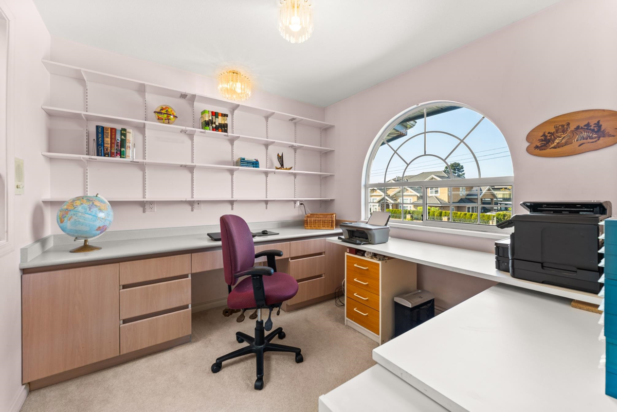 Entry Foyer Photo of 8140 Robinson Road, Richmond, BC