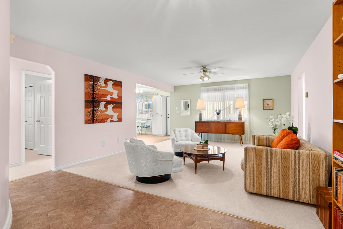 Walk-In Closet Photo of 8140 Robinson Road, Richmond, BC