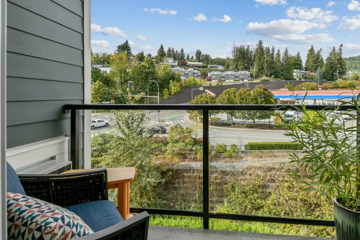 Entry Foyer Photo of 410 2242 Whatcom Road, Abbotsford, BC