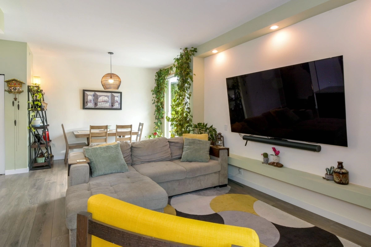 Kitchen Island Photo of 410 2242 Whatcom Road, Abbotsford, BC