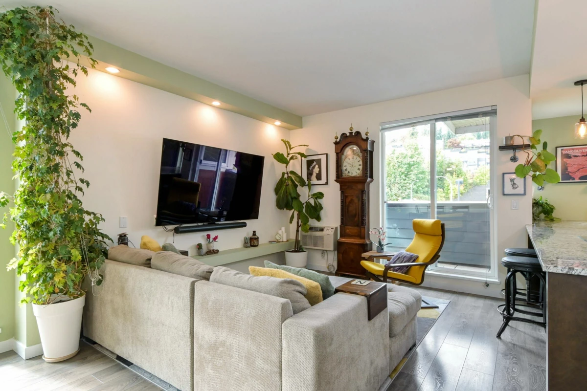 Kitchen Photo of 410 2242 Whatcom Road, Abbotsford, BC