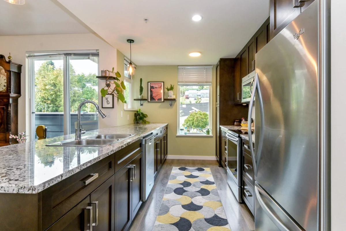 Primary Bathroom Photo of 410 2242 Whatcom Road, Abbotsford, BC