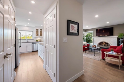 305 1390 Martin Street, White Rock, BC, White Rock — Apartment/Condo for sale