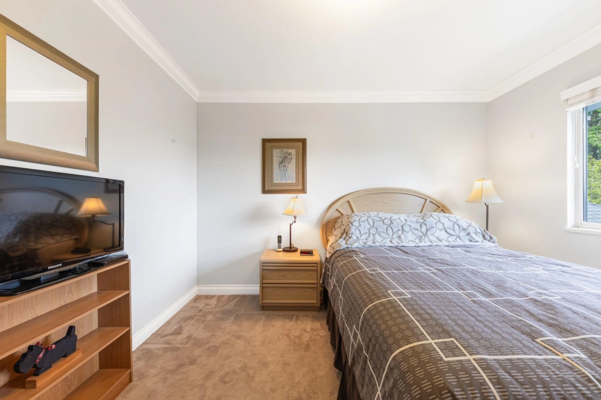 Entry Foyer Photo of 11458 90 Avenue, Delta, BC