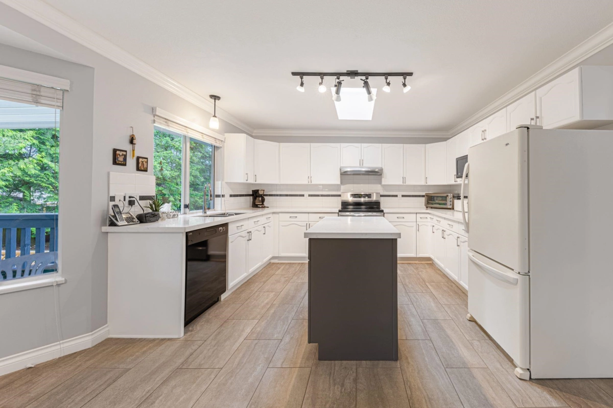 Primary Bathroom Photo of 11458 90 Avenue, Delta, BC