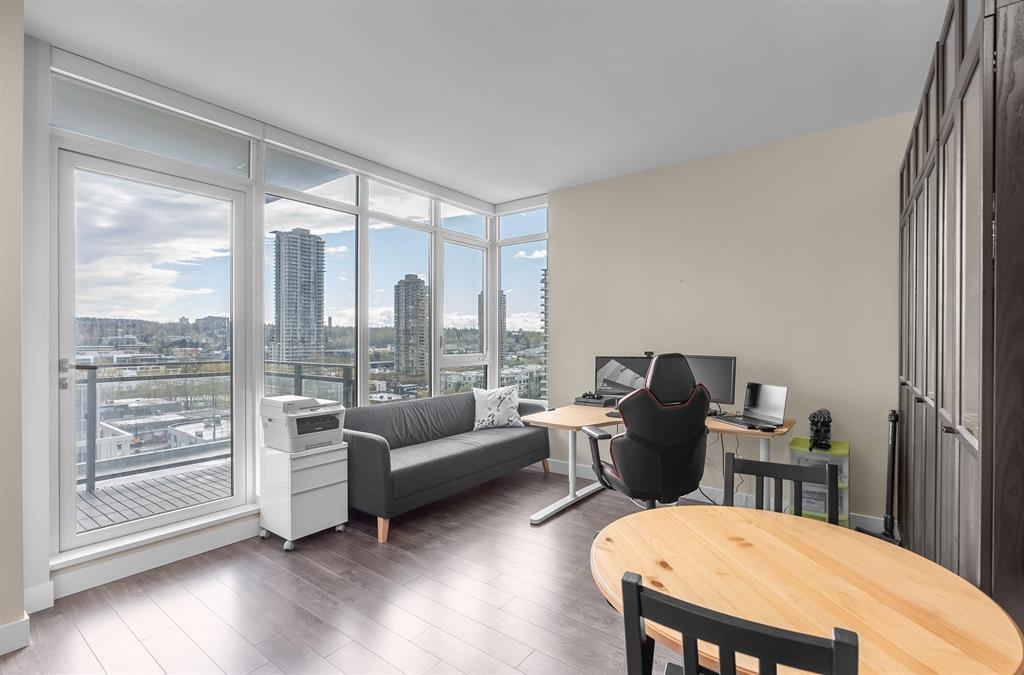 Dining Area Photo of 809 2008 Rosser Avenue, Burnaby, BC