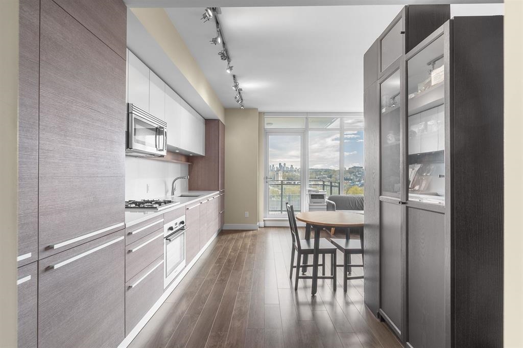 Family Room Photo of 809 2008 Rosser Avenue, Burnaby, BC