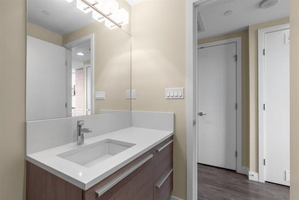 Primary Bathroom Photo of 809 2008 Rosser Avenue, Burnaby, BC