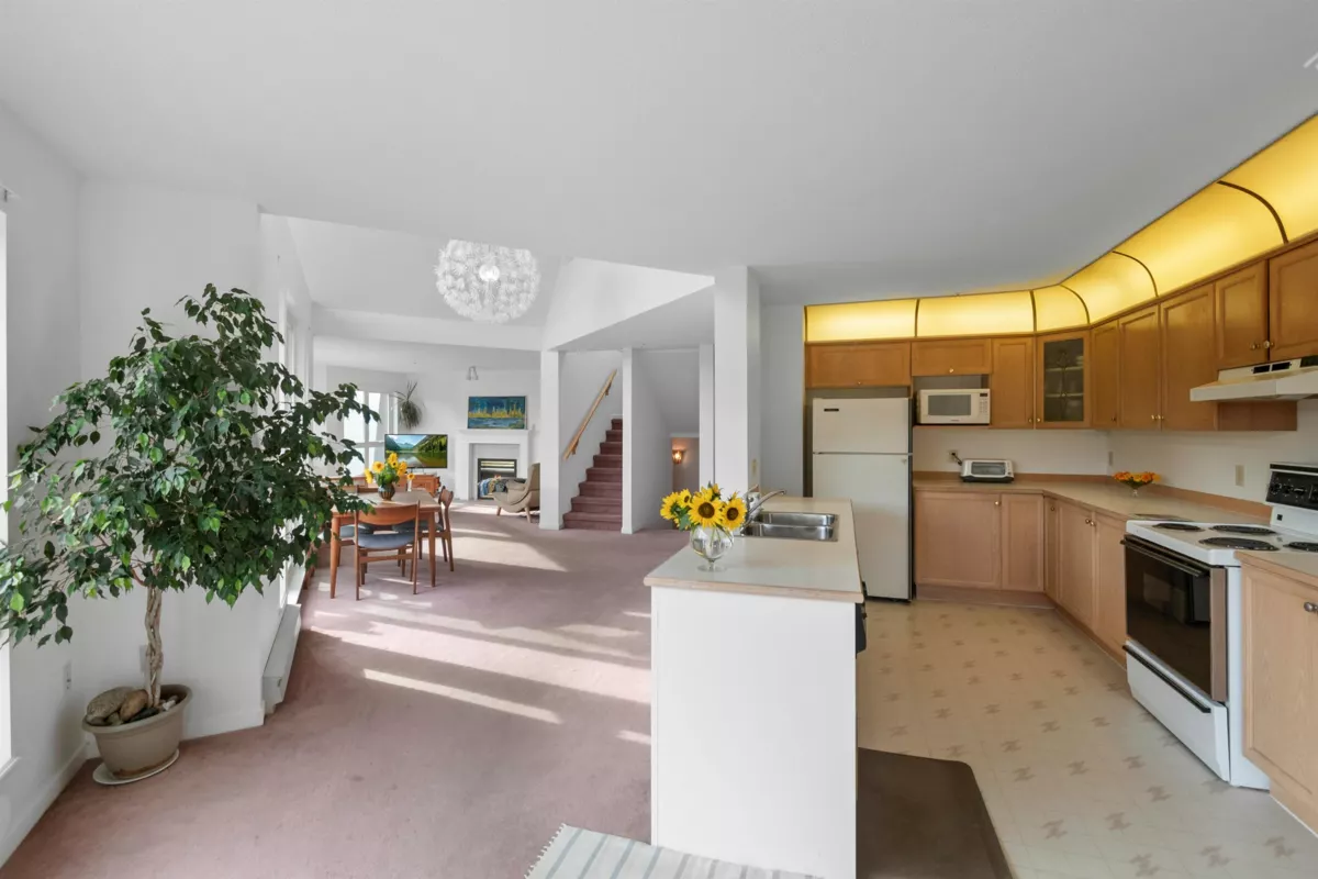 Basement Recreation Room Photo of 317 378 Esplanade Avenue, Harrison Hot Springs, BC