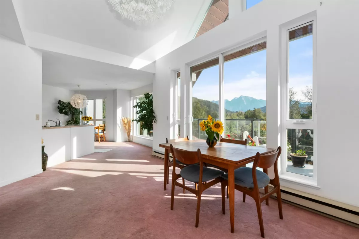 Dining Area Photo of 317 378 Esplanade Avenue, Harrison Hot Springs, BC