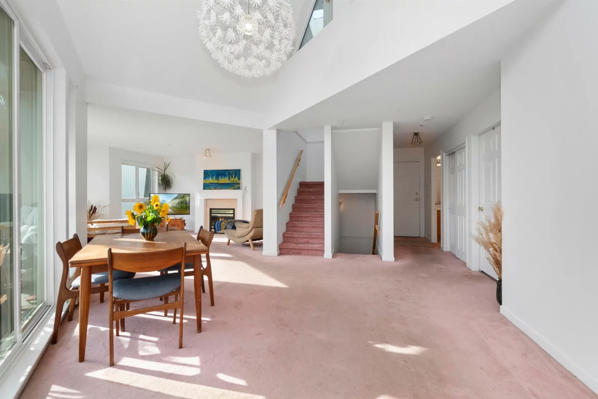 Kitchen Island Photo of 317 378 Esplanade Avenue, Harrison Hot Springs, BC