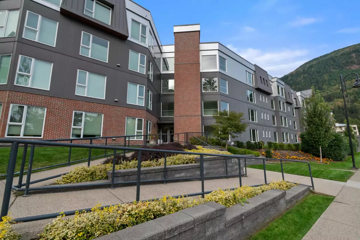 Swimming Pool Photo of 317 378 Esplanade Avenue, Harrison Hot Springs, BC