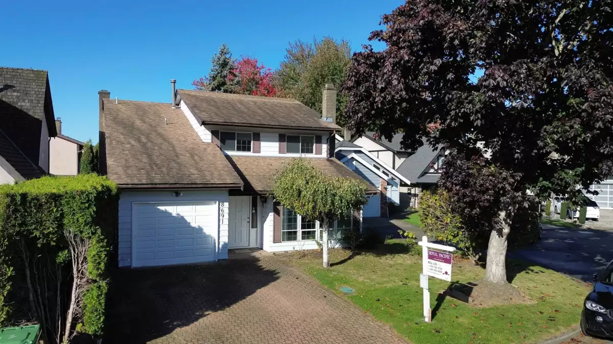 Walk-In Closet Photo of 8691 Doulton Place, Richmond, BC