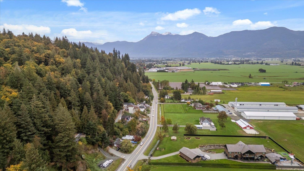 Primary Bathroom Photo of 47165 Yale Road, Chilliwack, BC