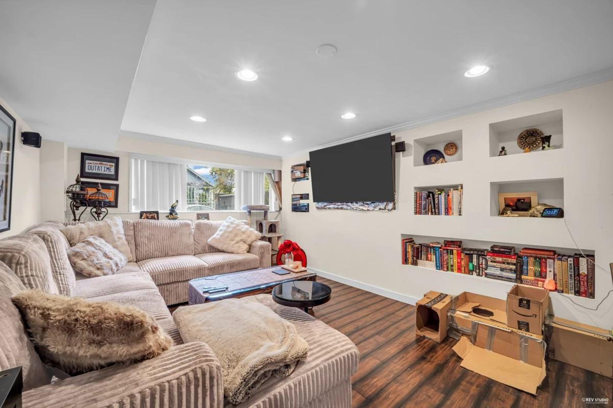 Guest Bathroom Photo of 4307 Venables Street, Burnaby, BC
