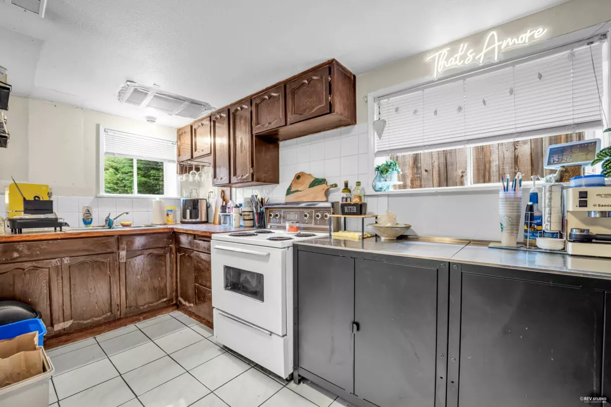 Laundry Room Photo of 4307 Venables Street, Burnaby, BC