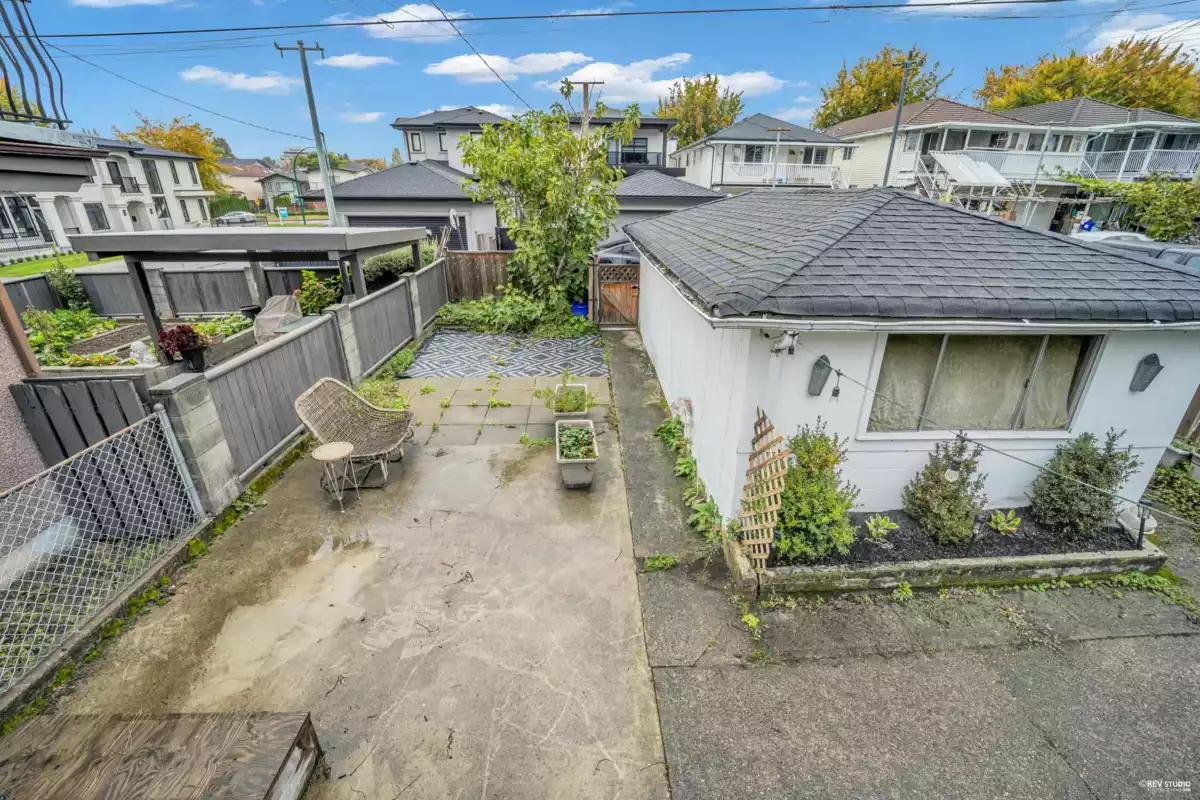 Outdoor Deck Photo of 4307 Venables Street, Burnaby, BC