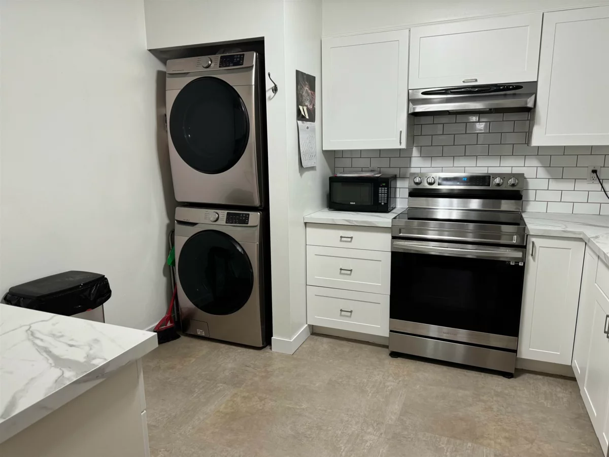 Kitchen Island Photo of 204 33165 2 Avenue, Mission, BC