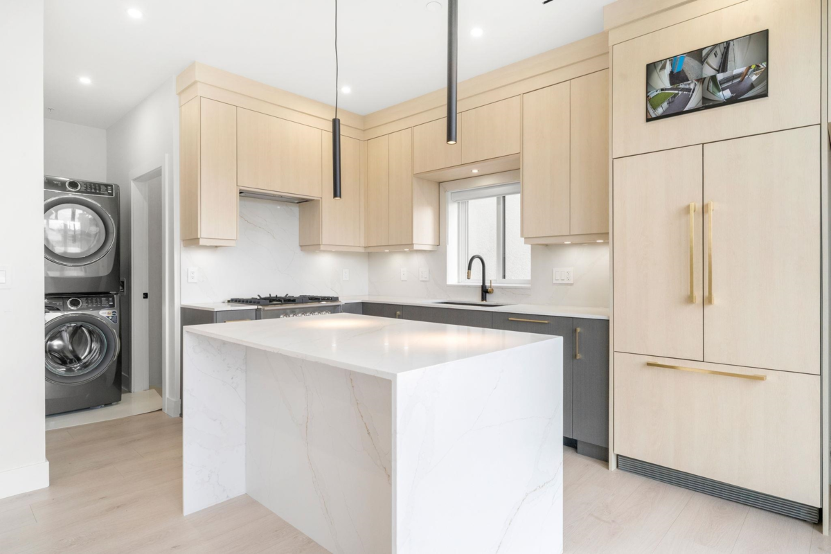 Bedroom 3 Photo of 2 3274 E 44th Avenue, Vancouver, BC