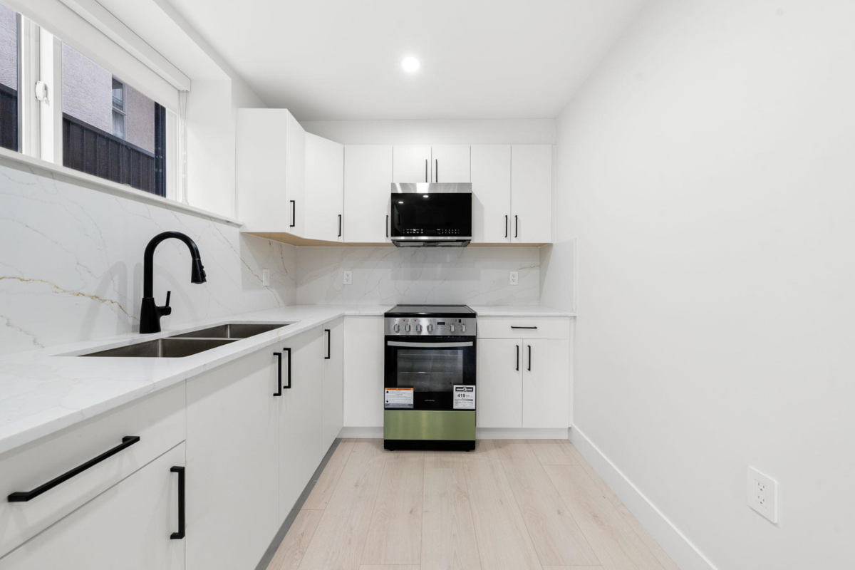 Hallway Photo of 2 3274 E 44th Avenue, Vancouver, BC