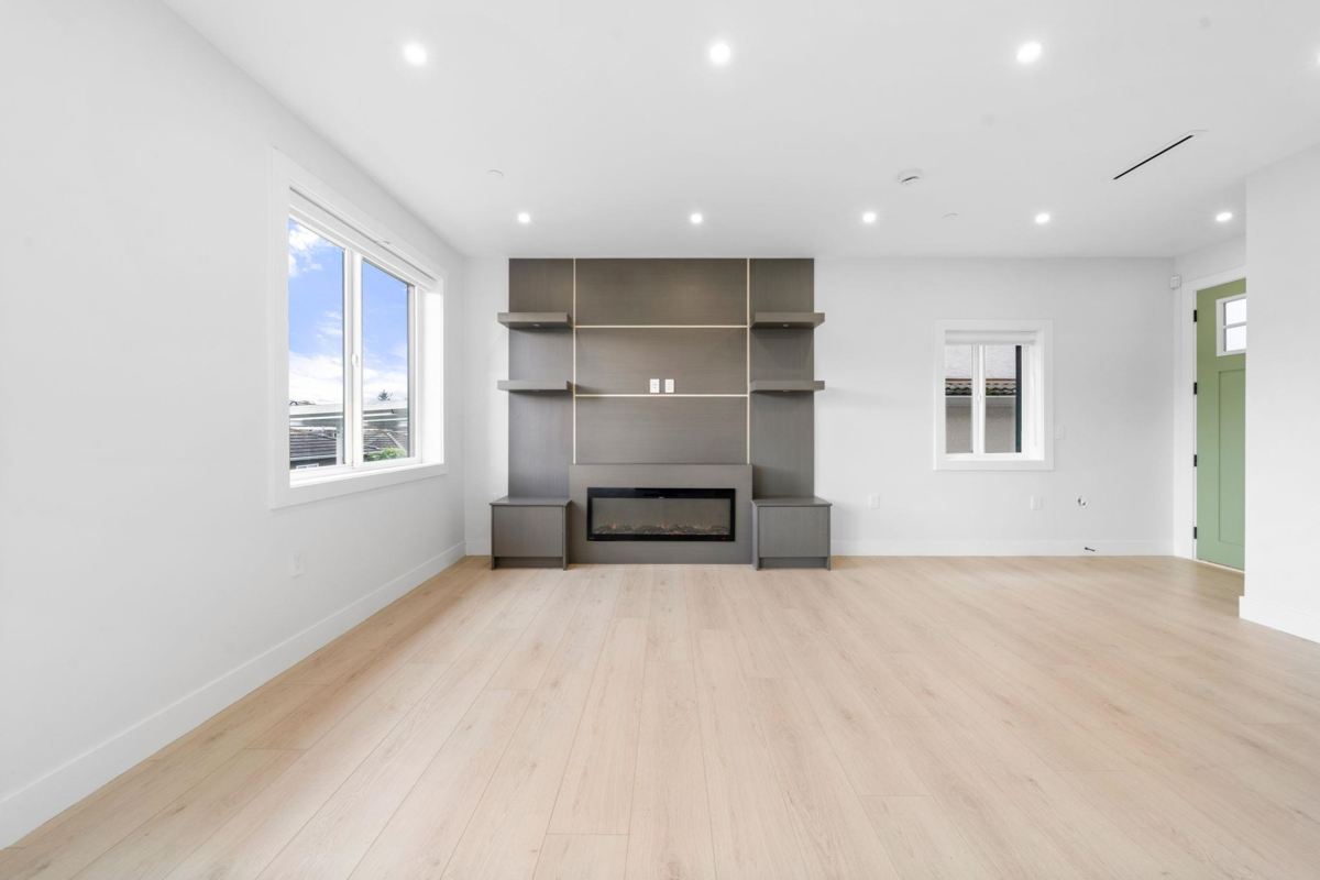 Kitchen Island Photo of 2 3274 E 44th Avenue, Vancouver, BC