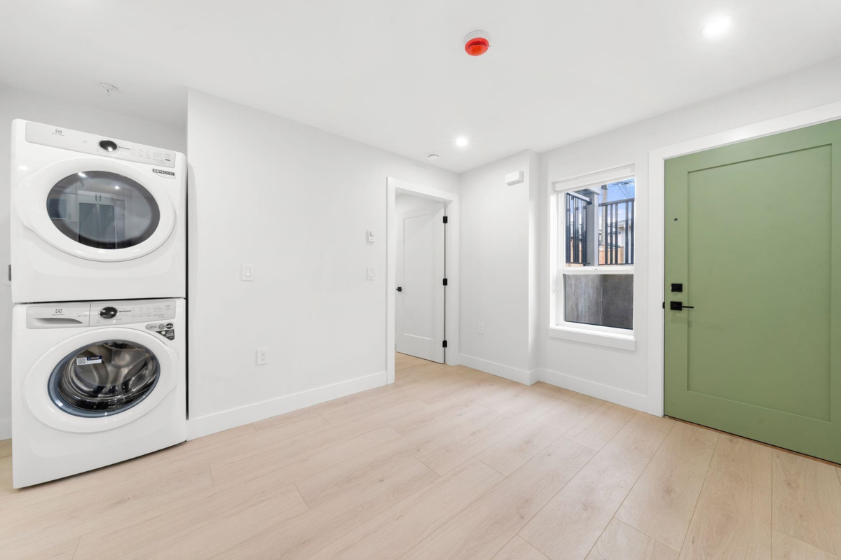 Mudroom Photo of 2 3274 E 44th Avenue, Vancouver, BC