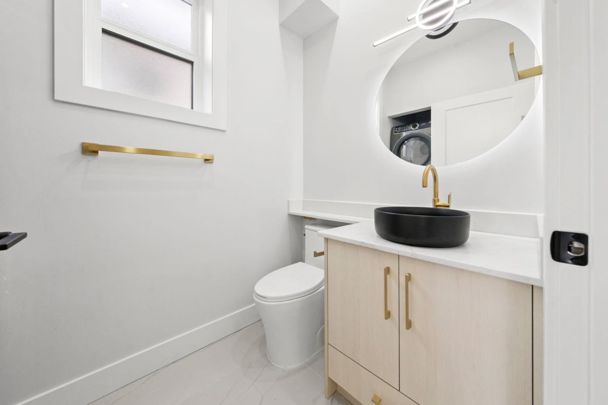 Outdoor Kitchen Photo of 2 3274 E 44th Avenue, Vancouver, BC