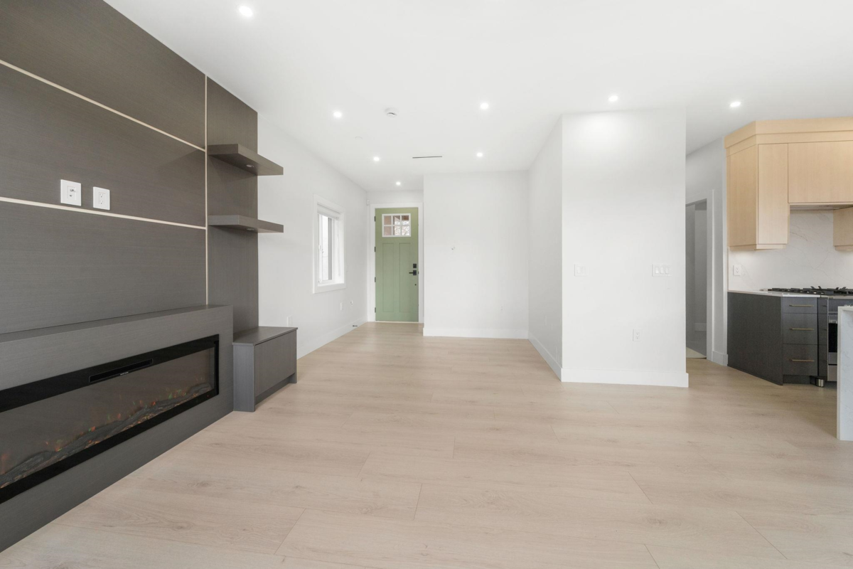 Primary Bedroom Photo of 2 3274 E 44th Avenue, Vancouver, BC