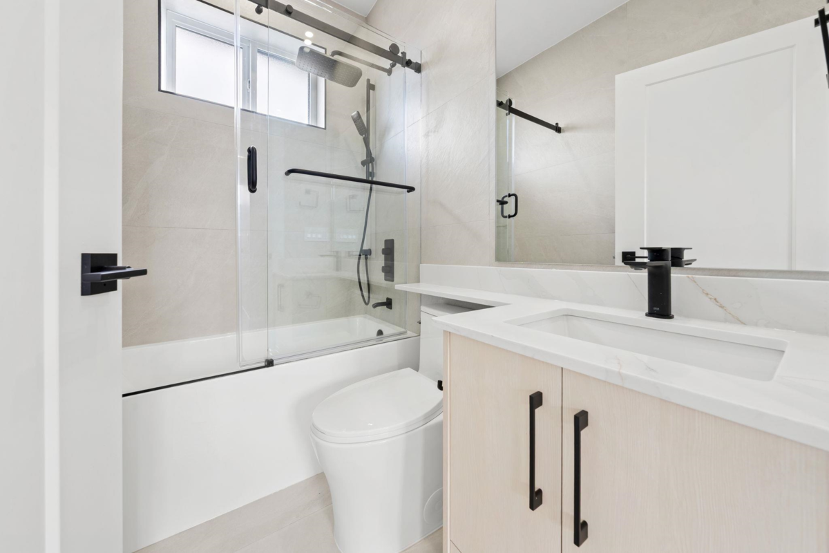 Swimming Pool Photo of 2 3274 E 44th Avenue, Vancouver, BC