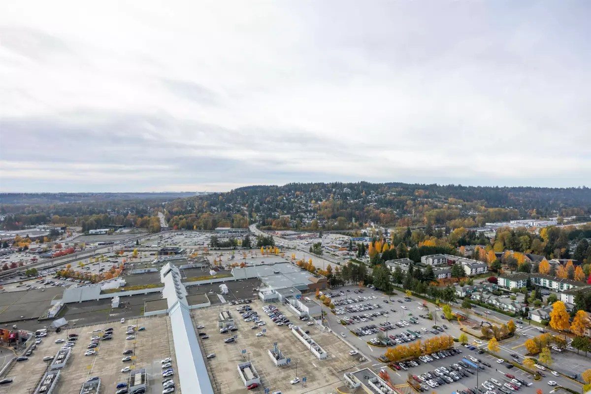 Hallway Photo of 3903 2955 Atlantic Avenue, Coquitlam, BC