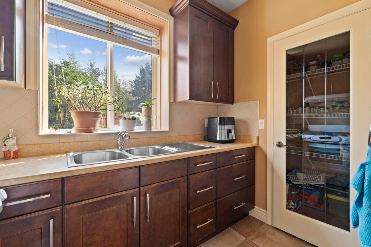 Bedroom 3 Photo of 16308 91a Avenue, Surrey, BC