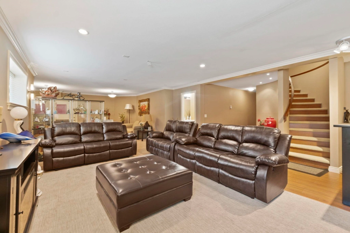 Entry Foyer Photo of 16308 91a Avenue, Surrey, BC