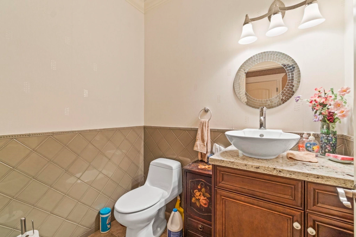 Front Yard Photo of 16308 91a Avenue, Surrey, BC