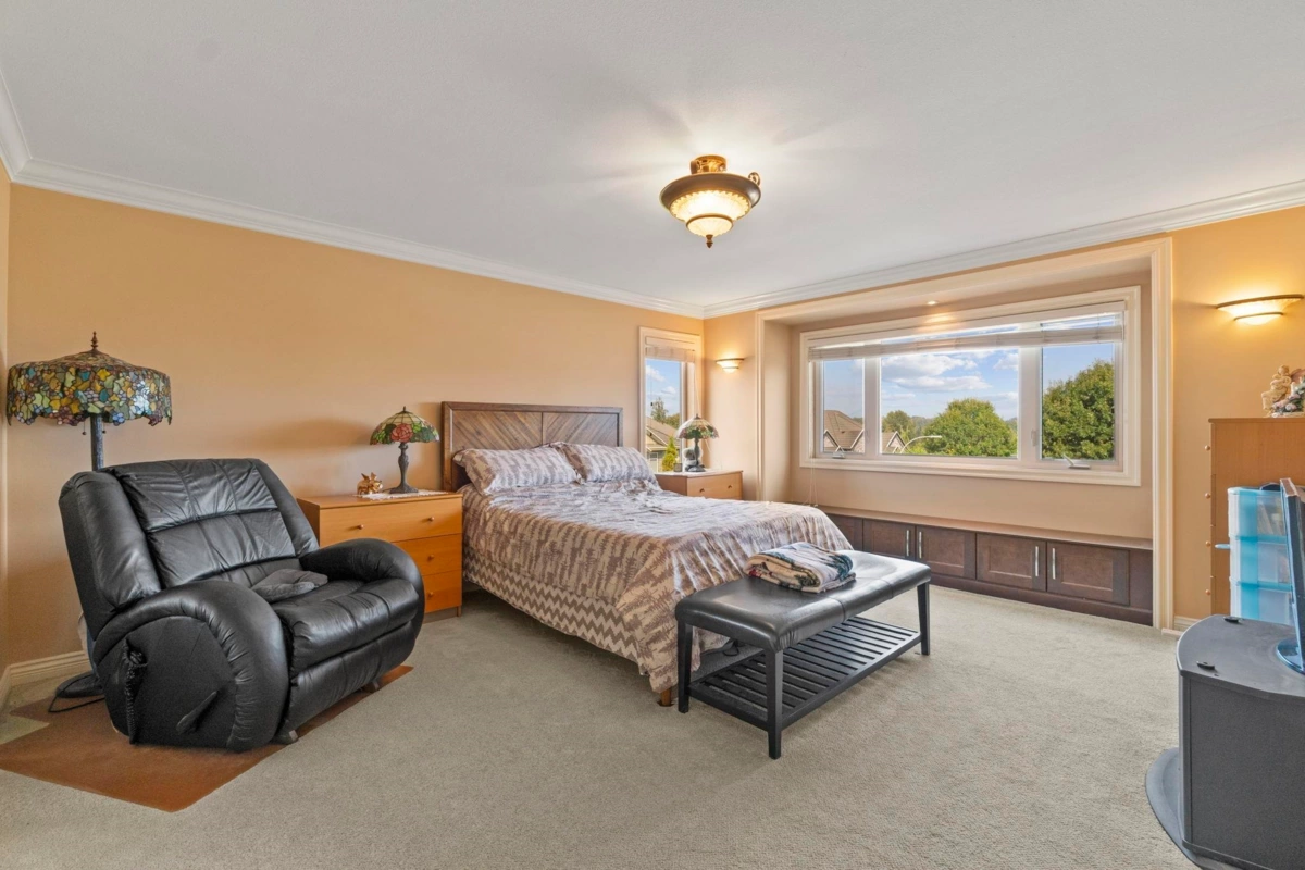 Guest Bathroom Photo of 16308 91a Avenue, Surrey, BC
