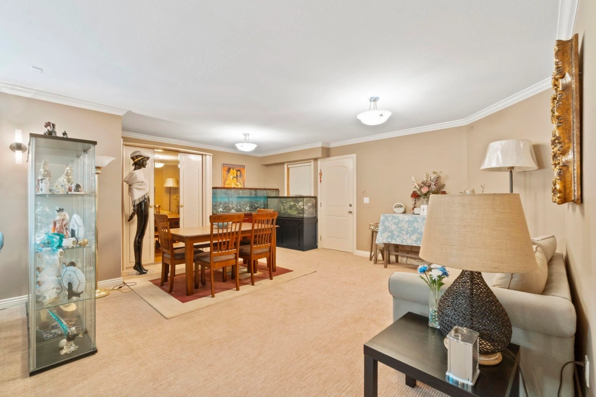 Hallway Photo of 16308 91a Avenue, Surrey, BC