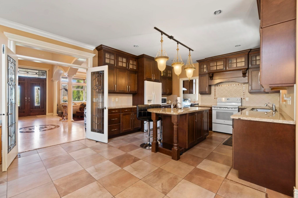 Primary Bathroom Photo of 16308 91a Avenue, Surrey, BC