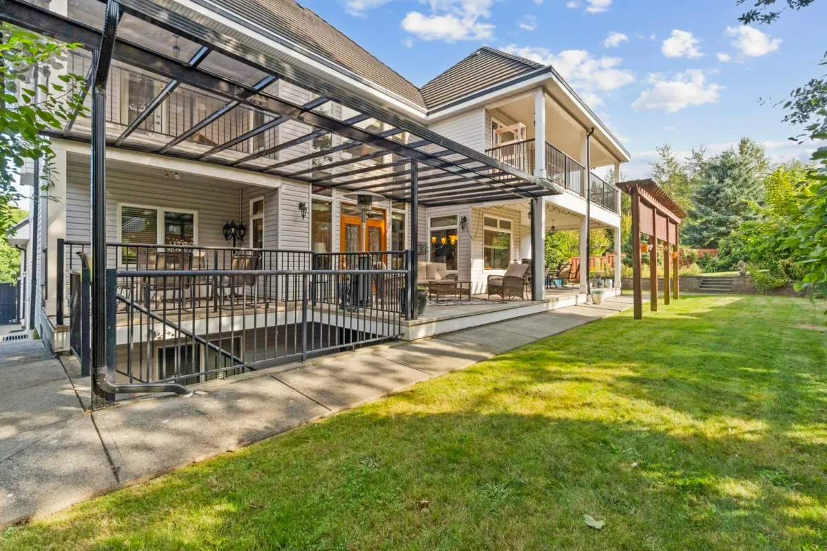 Swimming Pool Photo of 16308 91a Avenue, Surrey, BC