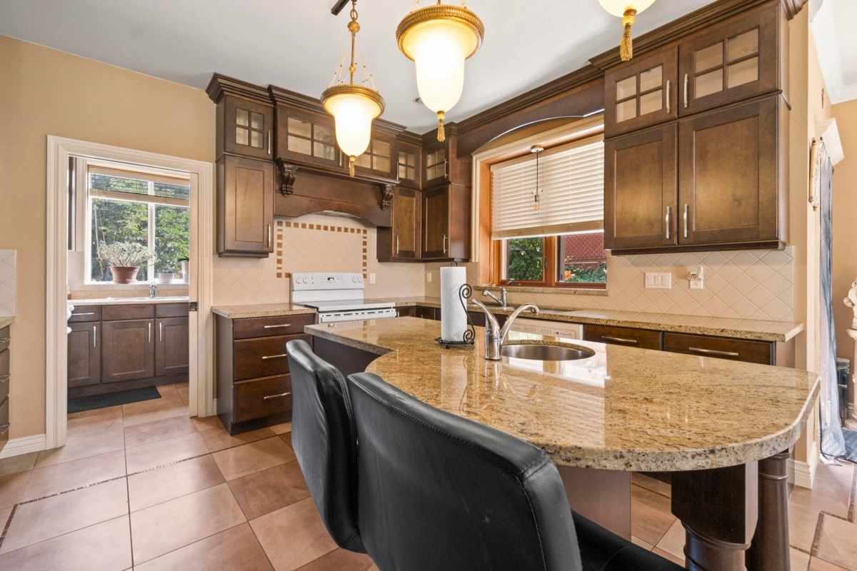 Walk-In Closet Photo of 16308 91a Avenue, Surrey, BC