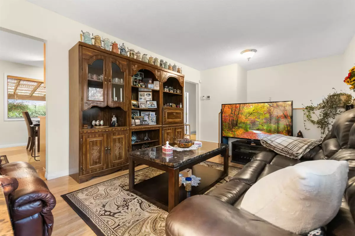 Breakfast Nook Photo of 52564 Yale Road, Rosedale, BC